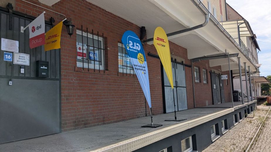 Lager Paketshop aussen