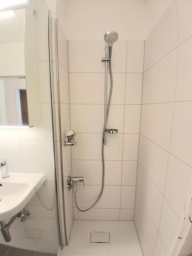 Helle 3-Zimmer Wohnung 70 m2 München Unterhaching mit Balkon Erstbezug nach Vollrenovierung – Bad Erstbezug