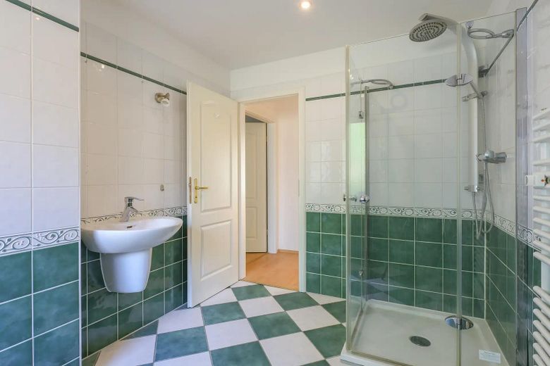 PROVISIONSFREI (Privatverkauf): Große 4-Zimmer-Wohnung in historischen Villa am Naturschutzgebiet – Foto 15