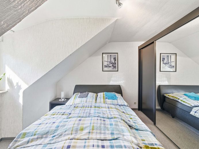 4 Zi. Wohnung, 2 Garagen + 2 Stellplätze – Schlafzimmer