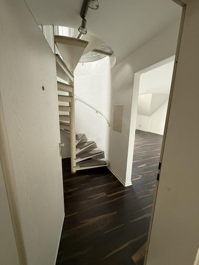Maisonette-Charme unterm Dach – ruhige Lage in Grevenbroich – Foto 2