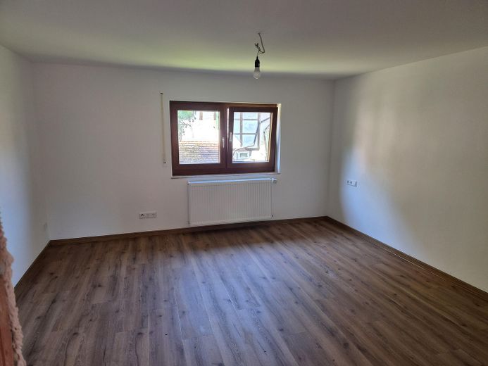 Vermiete Doppelhaushälfte mit 3,5 Zimmer – Schlafzimmer