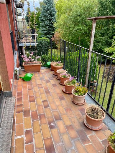 Bel appartement de 3 pièces avec balcon et vue sur la verdure ! – Photo 9