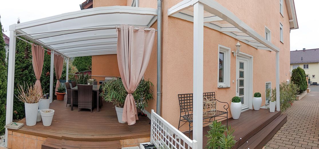 Terrasse am Haus.