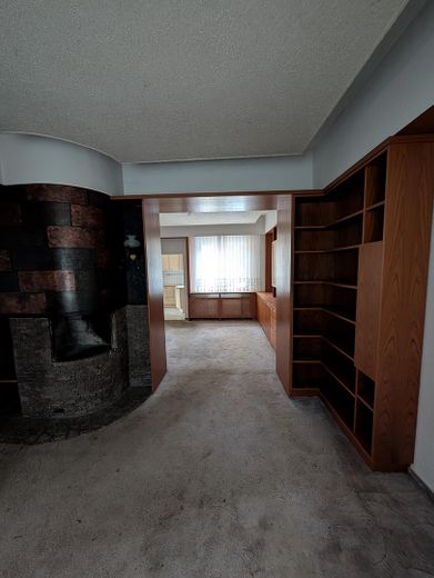 Wohnzimmer mit Kamin