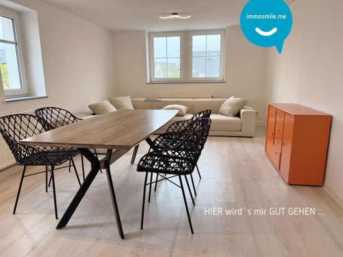 53 qm im Dachgeschoss • Laminat • 2-Zimmer • Einbauküche • Wanne & Dusche • optional teilmöbliert! – Foto 1
