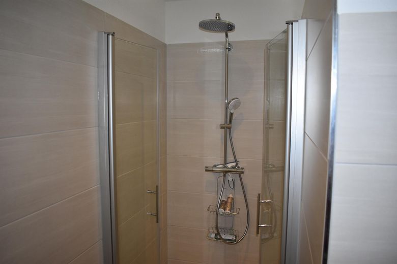 Einfamilienhaus in Ratzeburg – Dusche Familienbad