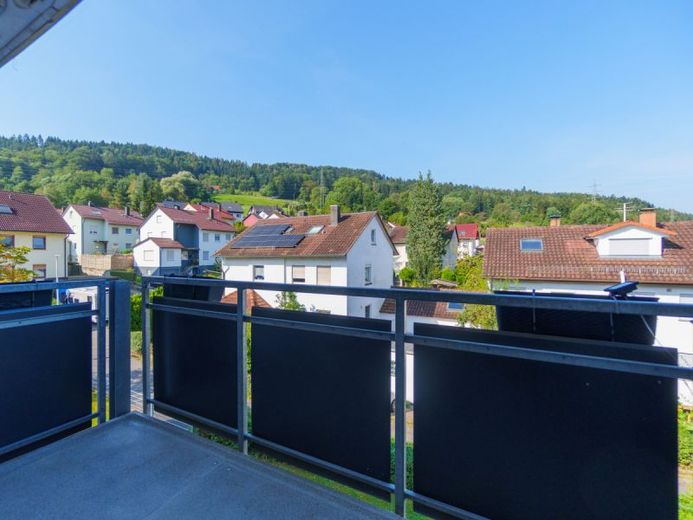 MURRHARDT: Tip Top renovierte 3 Zi-Wohnung - schöne Einbauküche - Balkon. – Bild 3