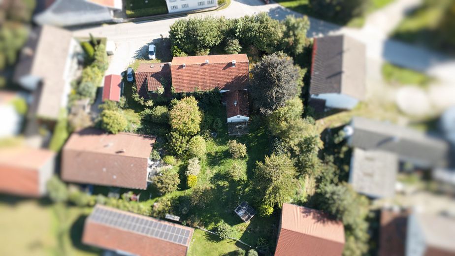 Großes Grundstück mit 1713 m²