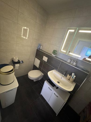 * Provisionsfrei* Vielseitig nutzbare 164 qm Wohnung auf zwei Etagen** – Badezimmer 1
