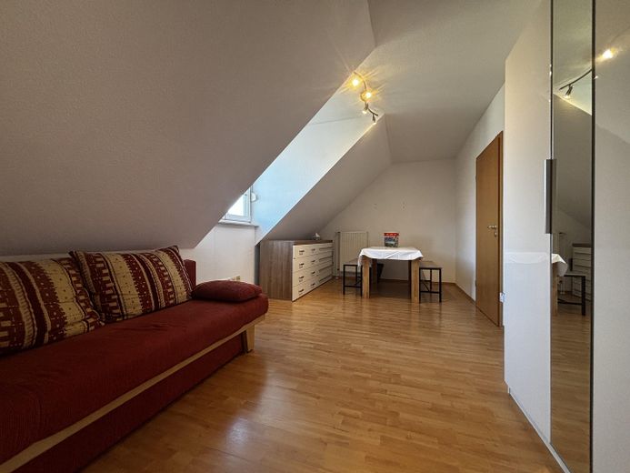 ¡De particular, sin agencia inmobiliaria! Casa adosada intermedia ideal para familias, en una ubicación perfecta y con instalación solar – Gästezimmer 2.OG