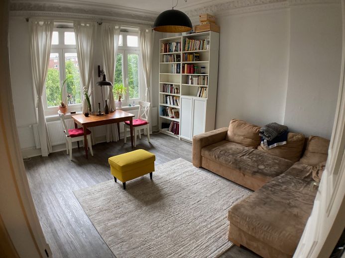***Top-Location: Appartment in Hamburg City Center for furnished sub-lease – Living Room