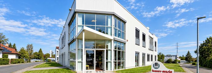 Immobile commerciale polivalente con showroom, capannone e unità abitativa a Heusenstamm – Haupteingang und Ausstellung