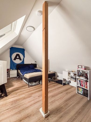 2-Zimmer-Dachgeschosswohnung in Wiesbaden mit modernisiertem Bad/WC (2025) und Dachbodennutzung – Dachboden
