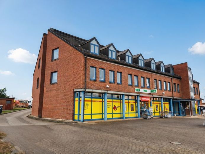 172 m² moderne Büroflächen in Waren Ost | Touristisch belebt, mitten in MV | Bad mit Dusche | – फोटो 1