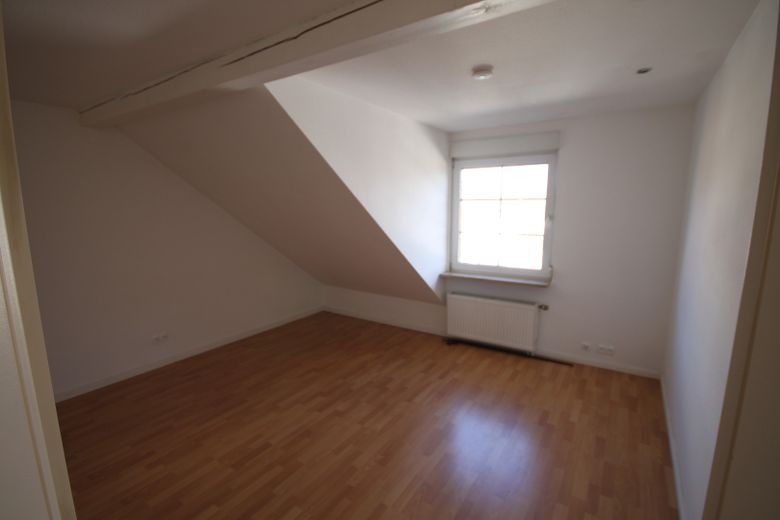 Lichtdurchflutete Komfort-Dachgeschoßwohnung für Zwei in schöner Wohnlage direkt in Neu-Isenburg – Schlafzimmer 2
