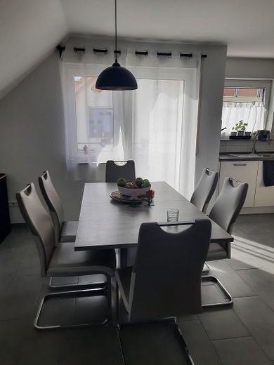 Helle 4-Zimmer-Wohnung mit Wohnküche in Neuffen – Eßbereich