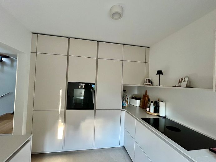 Casa d’architetto completamente ristrutturata a Mainz-Drais | 191 m2 | 7,80 m di larghezza della casa | 3 bagni | Pompa di calore – Küche