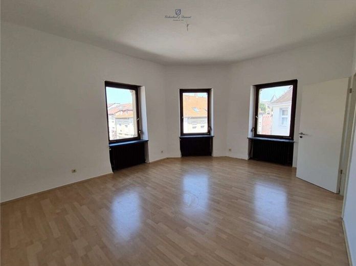 Vermietetes Wohn- und Geschäftshaus mit 10 Einheiten, Top-Rendite in guter Lage – WHG 3 1.OG