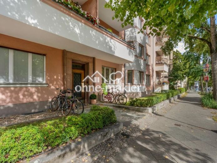 KOMİSYONSUZ - 144 m² büyüklüğünde, Schmargendorf'da iç avlu bahçeli 4,5 odalı yüksek zemin kat dairesi – Fotoğraf 1