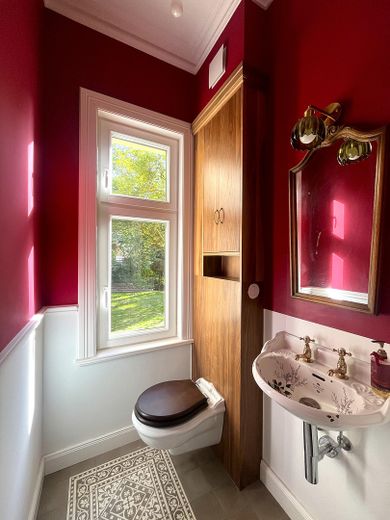 Jugendstil-Villa mit Zukunft und Geschichte - 380qm - Effizienzklasse A+ / provisionsfrei – Gäste WC
