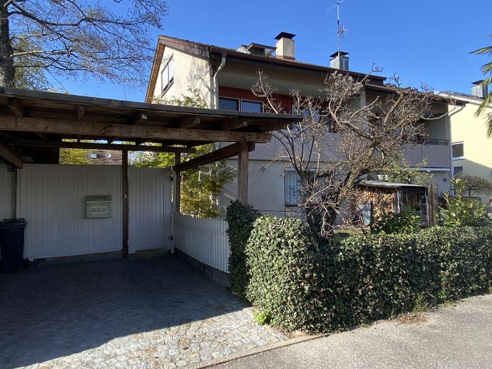 Carport mit Einangsbereich