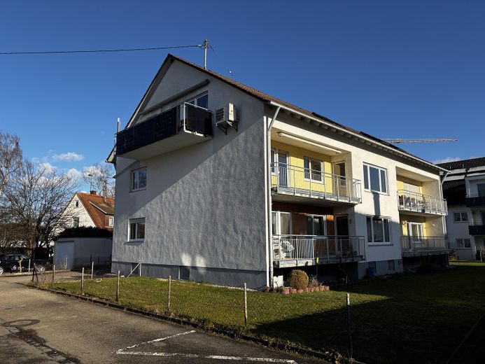 gemütliche 3,5-Zimmer-Wohnung mit Südbalkon in Neu-Ulm (Pfuhl) zu vermieten – 6-Familienhaus