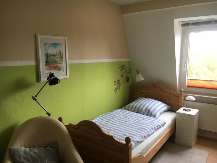 Apartment mit Aussicht chic möbliert 35qm Elberfeld Nähe Rathaus, St. Josef, Bayer + Nordbahntrasse – Wohn-/Schlafraum