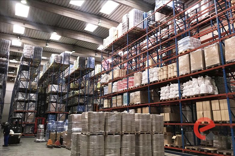 Hochregallager mit bis zu 1.000 Pallettenstellplätzen und Zufahrt für 40 t LKW in Hamburg Hamm – Die Lagerhalle