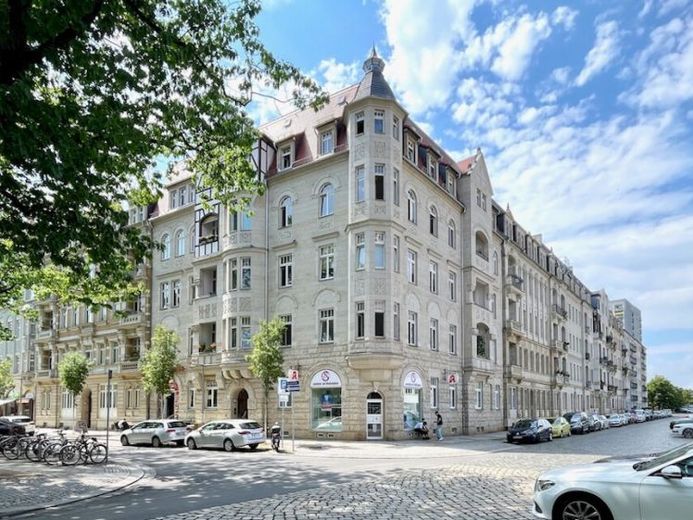 +ESDI+ Sie lieben Altbau? Dann prüfen Sie dieses Angebot! Denkmal, zentrale Lage und gute Substanz! – Foto 1