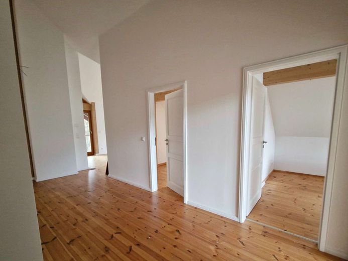 Hochwertige Baukunst &amp; nachhaltige Ausstattung - ein Zuhause mit Zukunft – Flur DG