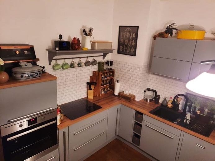 Küche mit Einbauküche