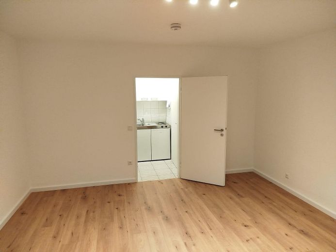 Wohn-/Schlafzimmer 2/2