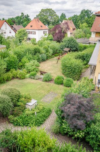 well-located maisonette condominium apartment with underground parking, only 200m to Wiesengrund! – Gemeinschaftsgarten
