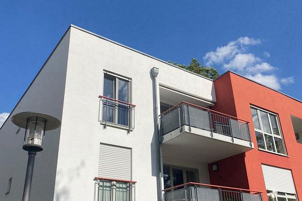 Ruhiges Wohnen ganz oben: Gepflegte 3-Zimmer-Wohnung mit Süd-West-Balkon & Tiefgarage