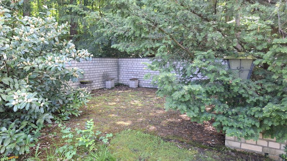 Ampia casa di architetto con giardino da sogno in posizione centrale, da privato – Sitzecke am Ende des Gartens