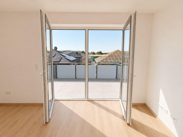 Neubau Dachgeschosswohnung, Gehobener Standard, Fußbodenheizung, Erstbezug, super Lage – Foto 1
