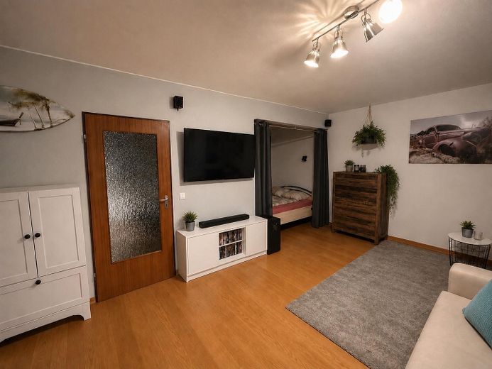 Großzügige 1-Zimmer Wohnung mit Balkon und Garage in Bornheim-Waldorf – Wohnbereich