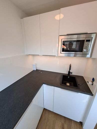 Erstbezug nach Komplettsanierung – voll möbliertes Apartment in U-Bahn-Nähe (U3) – Aktueller Stand 30.07