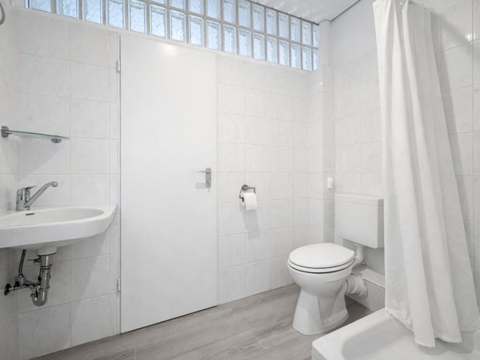 Modernes Bungalow mit ca. 200 m² Wohn- und Nutzfläche, Vollkeller und großem Grundstück in Glinde – Gäste Wc