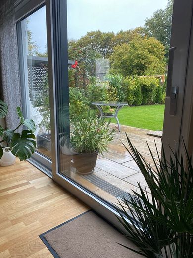 Moderne A+ DHH mit Gartenoase, Solar + Garage + Top-Anbindung – Foto 8