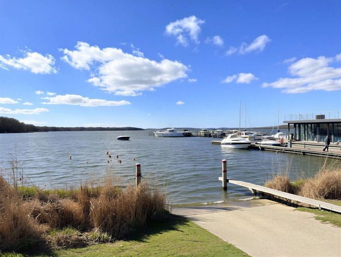 Idyllisch gelegenes Baugrundstück mit kleinem Bestandsbau – Marina in Ferch