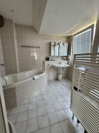 Business-Zimmer mit eigenem Bad, Terrasse, Parkplatz & Serviceoptionen nahe Köln – Foto 4