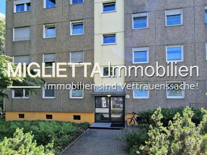 Lichtdurchflutete Wohnung mit Südbalkon in familienfreundliche Lage – Foto 1