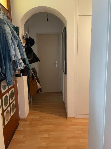 Modernes Zuhause mit Parkblick – 4-Zimmer-Wohnung mit großem Süd-Balkon & Garage – Diele