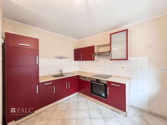Attraktives Reihenhaus mit Terrasse, Garten und zahlreichen Extras - FALC Immobilien – Küche