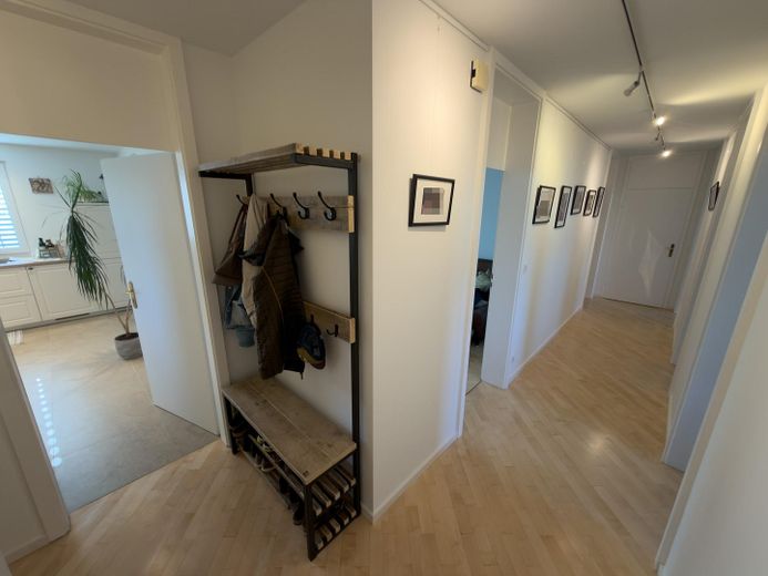 Provisionsfrei: 4-Zimmer-EG-Wohnung mit 300 m² Privatgarten, Süd-West-Terrasse, nur 2 Parteien – Flur