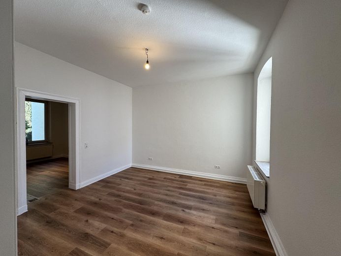Rarität im Altbau mit Balkon – Schlafzimmer