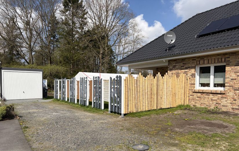 Barrierefreier neuer Bungalow in Nordsee-Nähe mit Luft-Wasser-Wärmepumpe EEK: A + Pool – Wohnmobilplatz + 2 Stellplätze