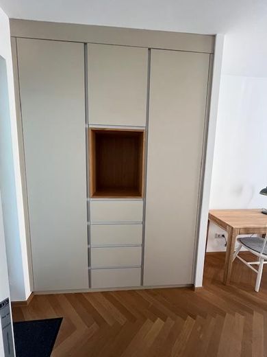 TOPLAGE Innenstadt - Exklusives 1 Zimmer Apartement möbliert mit Einbauküche – Einbauschrank